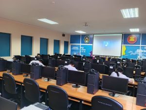 ภาพบรรยากาศการทดสอบ TOEFL ITP รอบวันเสาร์ที่ 2 สิงหาคม 2568 (รูปแบบ paper based test) ณ ห้องฝึกทักษะทางภาษาอังกฤษด้วยตนเอง ชั้น 4 อาคารปฏิบัติการทางภาษาและคอมพิวเตอร์