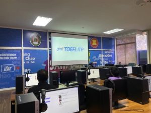 ภาพบรรยากาศการทดสอบ TOEFL ITP รอบวันที่ 6 กุมภาพันธ์ 2569 รูปแบบ Digital Classroom ณ ห้องฝึกทักษะทางภาษาอังกฤษด้วยตนเอง ชั้น 4 อาคารปฏิบัติการทางภาษาและคอมพิวเตอร์